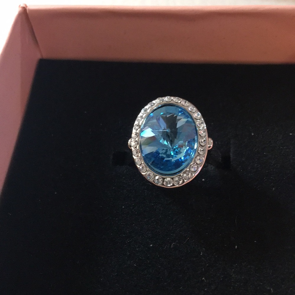 Stunning  Oval AQUA color Ring